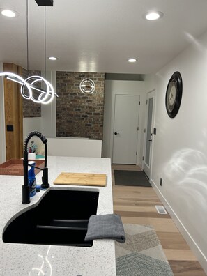 Interior - 5 Bd House-close to ski areas (Sandy)