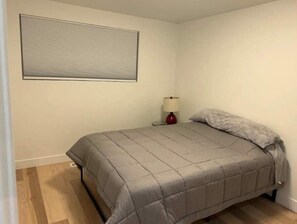 5 bedrooms, iron/ironing board, free WiFi, bed sheets