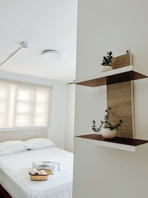 Panoramic Room, 1 Queen Bed, City View | Individually decorated, free WiFi, bed sheets - Hostel Prada (Lima)