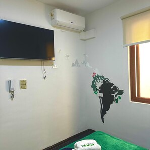 Rom – deluxe, 1 queensize-seng | Individuelt dekorert, wi-fi (inkludert) og sengetøy