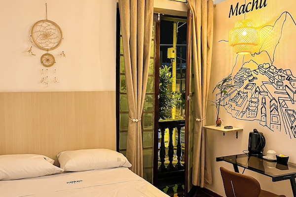 Quarto panorâmico, 1 cama de casal, vista para a cidade | Individualmente decorados, Wi-Fi de cortesia, roupa de cama