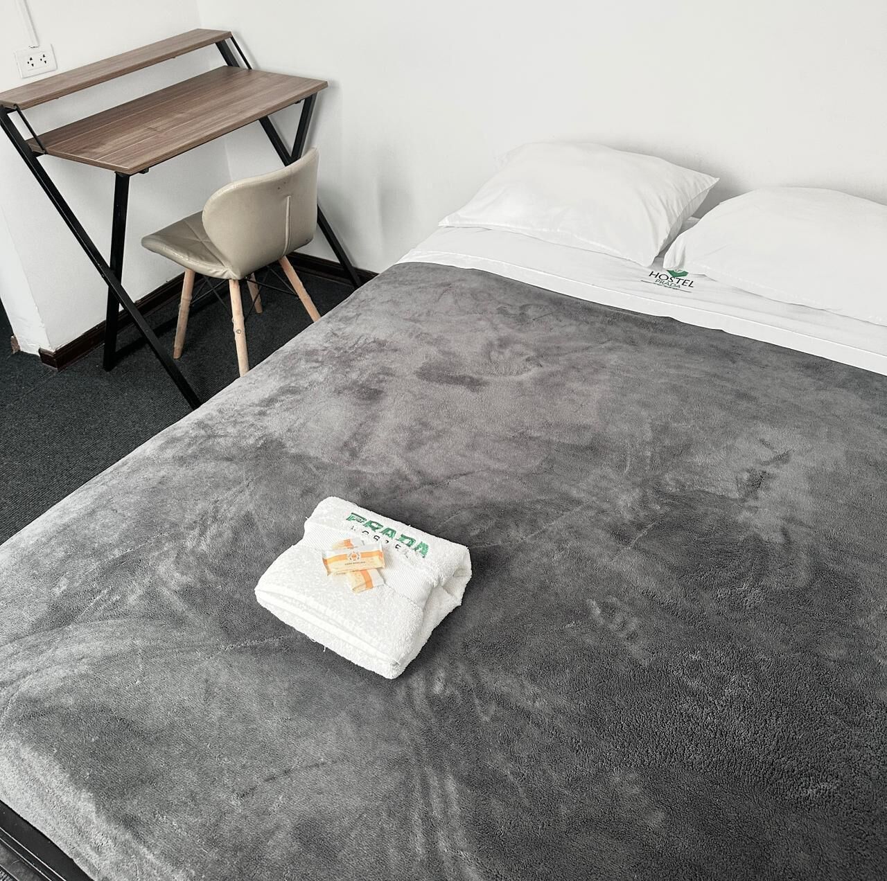 家庭三人房 | 獨特裝潢、免費無線上網、床單