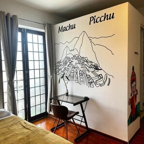 Camera panoramica, 1 letto matrimoniale, vista città | Con stile personalizzato, Wi-Fi gratuito, lenzuola