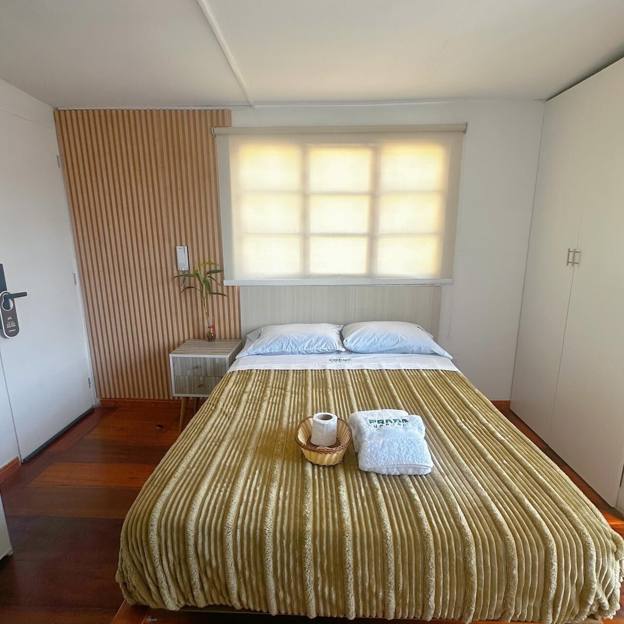 全景客房, 1 張加大雙人床, 城市景觀 | 獨特裝潢、免費無線上網、床單