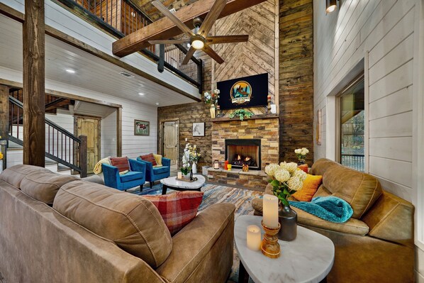 Interior - Luxury Cabin for 12 | 3 King Suites + Loft with 5 Q beds | Hot Tub | Fire pl (Broken Bow)