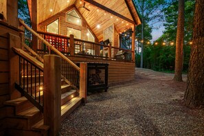 Terrace/patio - Treehouse Playset, Hot Tub, Fire Pit, Trail Access (Broken Bow)