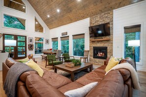 Smart TV, fireplace, video games - Treehouse Playset, Hot Tub, Fire Pit, Trail Access, Infinity Game Table (Broken Bow)