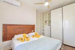 3 Schlafzimmer, Schreibtisch, Bügeleisen/Bügelbrett, Reisekinderbett
