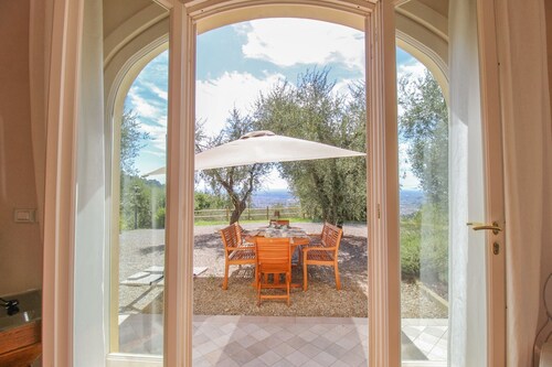 Villa Poggio Scalette: Elegance meets Comfort amidst ancient olive trees