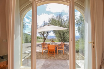 Villa Poggio Scalette: Elegance meets Comfort amidst ancient olive trees