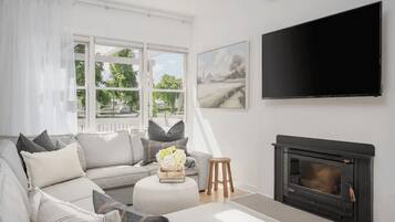 Smart TV, fireplace, offices