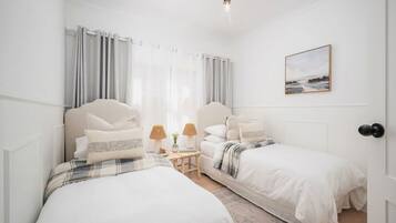 3 chambres, fer et planche à repasser, Wi-Fi, draps fournis