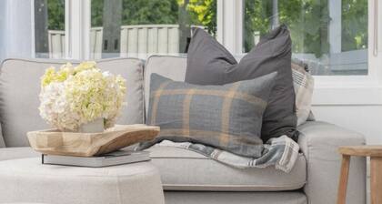 The Tradesmans Cottage: One - This truly is the perfect space to get away from the city crowds and enjoy the fresh country air.