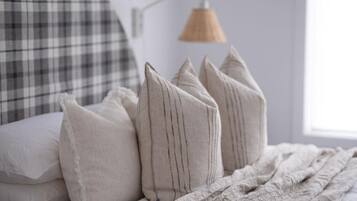 3 bedrooms, iron/ironing board, Internet, bed sheets