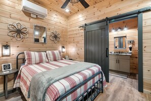 2 soverom, strykejern/-brett, internettilgang og sengetøy