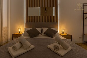 2 bedrooms, travel cot, WiFi, bed sheets - Imperium House - Deluxe apartment with Private Garden in the center of Rome (Roma)