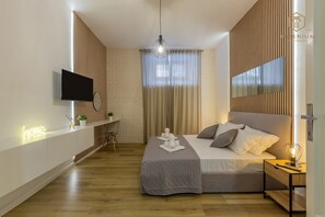 2 bedrooms, travel cot, WiFi, bed sheets - Imperium House - Deluxe apartment with Private Garden in the center of Rome (Roma)