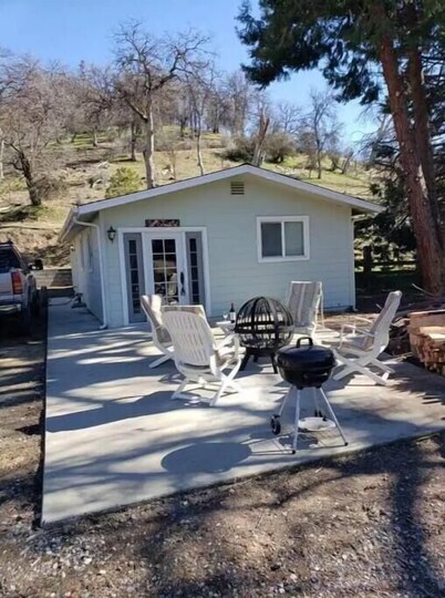 Isaaks Trails End Cabin Retreat in Pine Flat