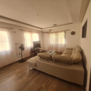 Smart TV - The East Legon apartment (Accra)