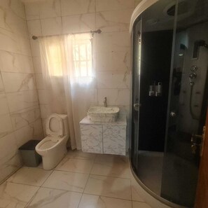 Toilet paper - The East Legon apartment (Accra)