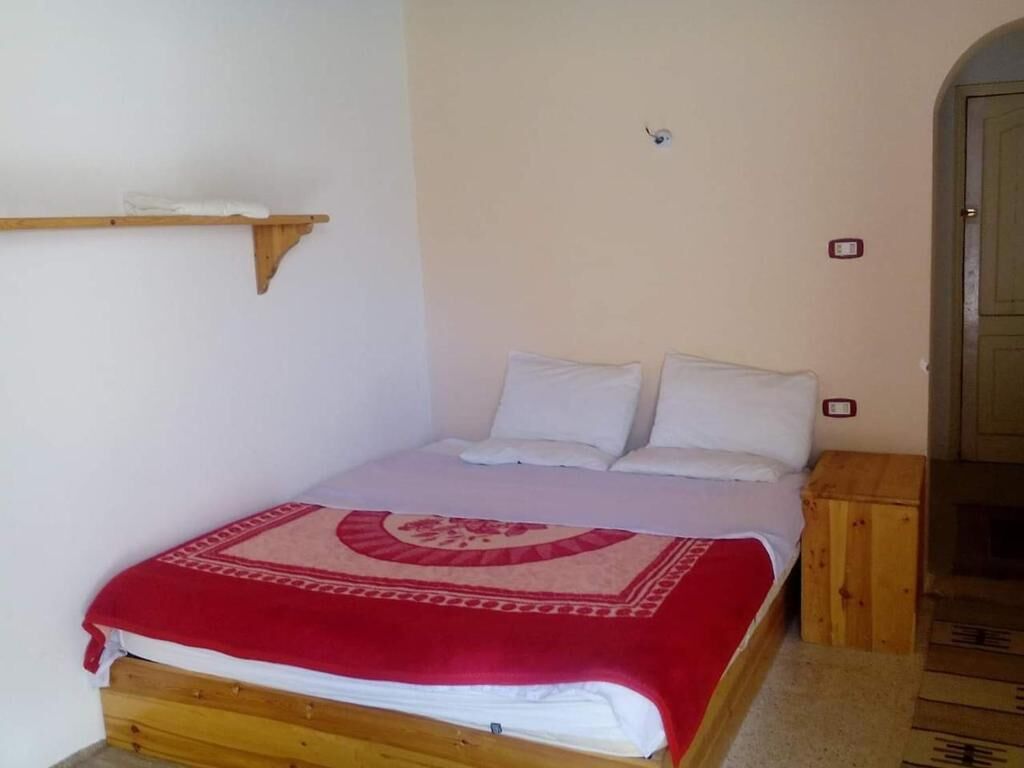 1 bedroom, bed sheets