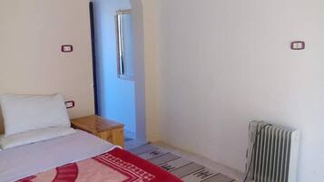 1 bedroom, bed sheets