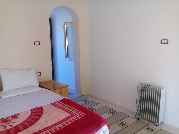 1 bedroom, bed sheets