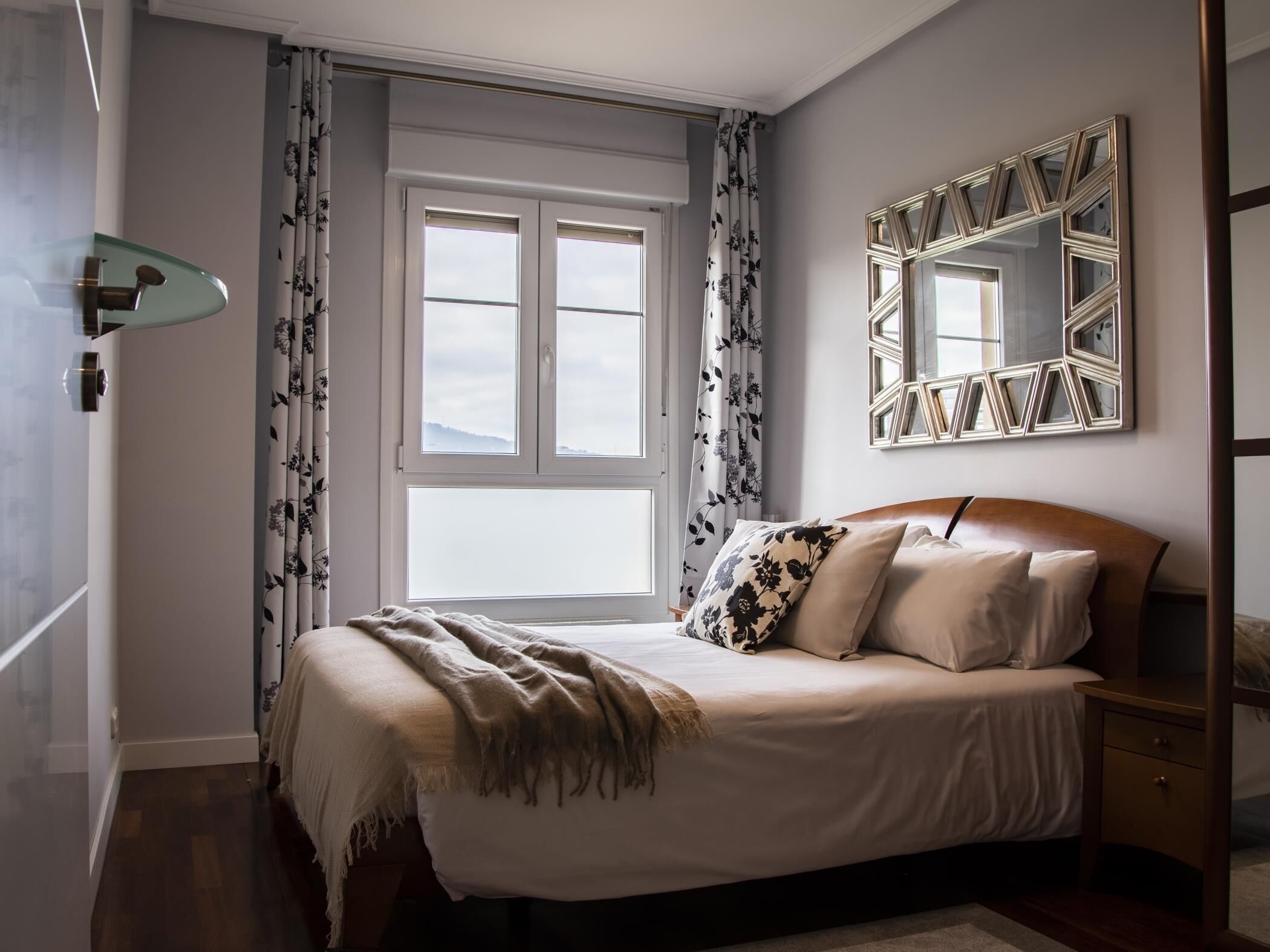 2 slaapkamers, een strijkplank/strijkijzer, reisbedje, wifi