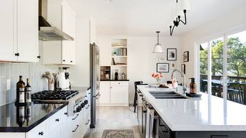 Frigorífic, microones, forn i placa de cuina