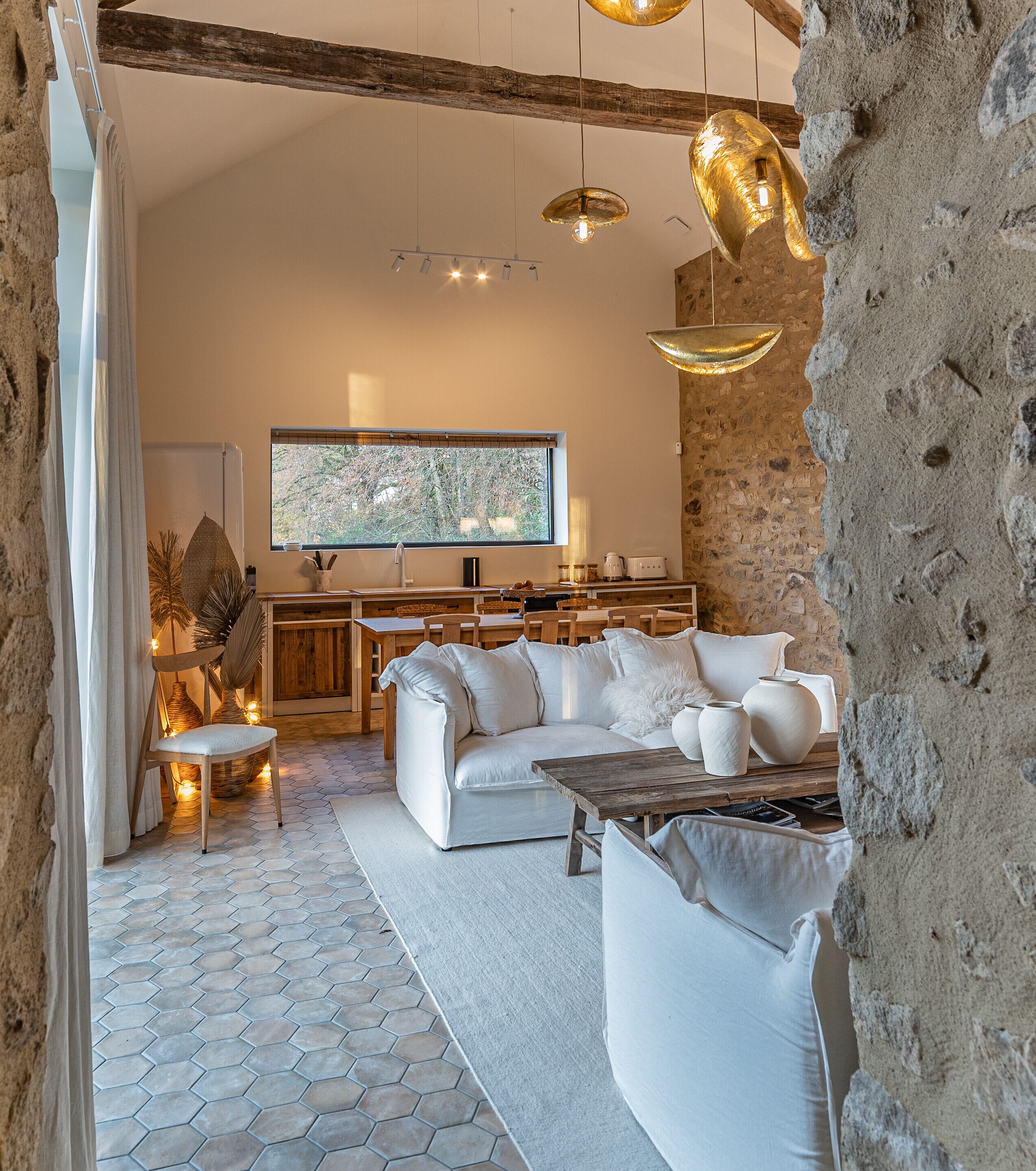 TV, video game console, books, stereo