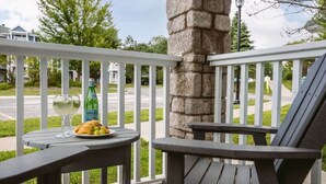 Property grounds - Jr Club Suite: Kitchenette, Pool, HotTub, Gym, BBQ (Shanty Bay)