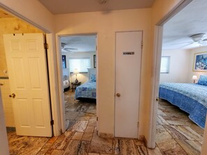 3 多间卧室、办公桌、熨斗/熨衣板、旅行婴儿床