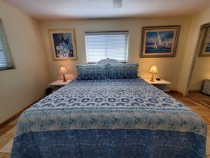 3 chambres, bureau, fer et planche à repasser, lit parapluie