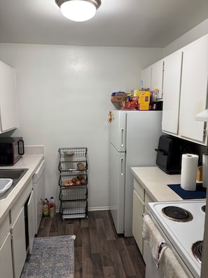 Private kitchen - Beautiful get away right outside Detroit, peace of mind. Lots of attractions (Taylor)
