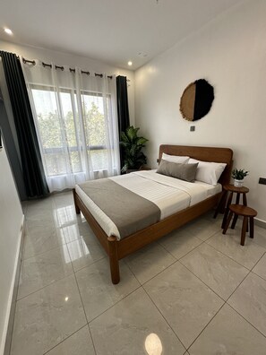 Iron/ironing board, WiFi, bed sheets