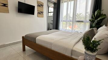 Iron/ironing board, WiFi, bed sheets