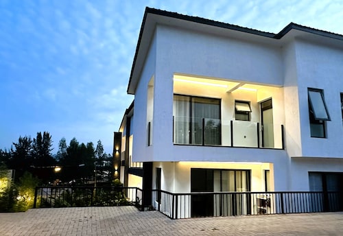 Deluxe Garden View with Private Balcony and BA, Private room