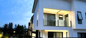 Deluxe Garden View with Private Balcony and BA, Private room