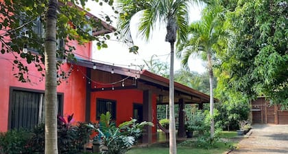 Hermosa cas a tan Solo 20 Minutos de las Mejores Playas de Costa Rica