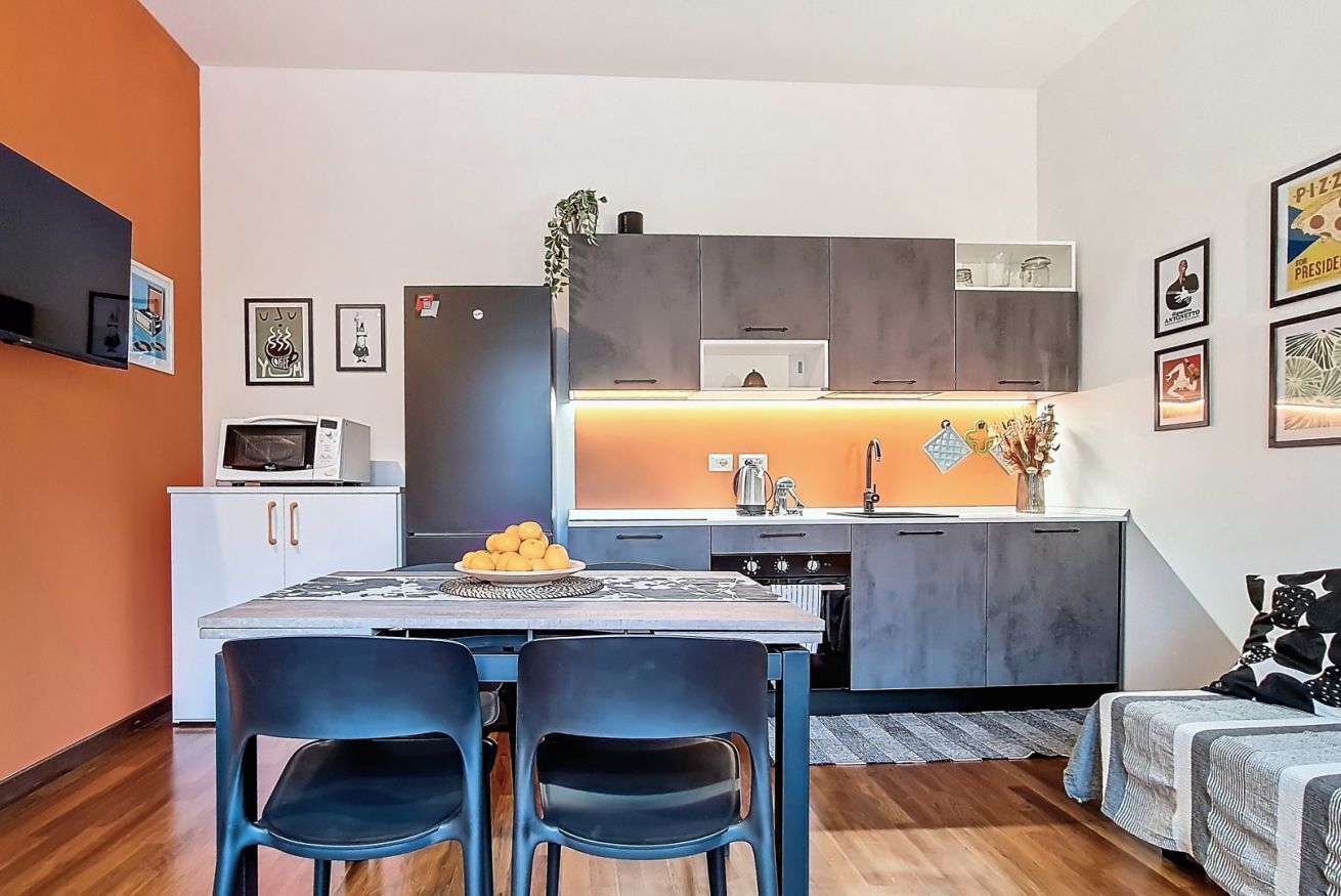 Frigorifero, microonde, forno, piano cottura