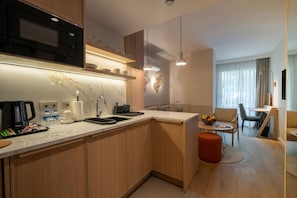 Superior Apartment | Private kitchen | Fridge, microwave, stovetop, dishwasher