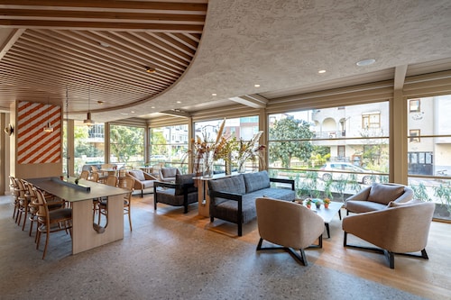 Oli Hotel And Suites