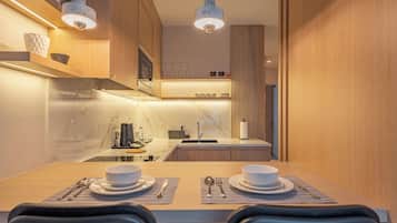 Superior Apartment | 1 bedroom, in-room safe, desk, laptop workspace