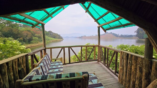 Romantic Tree House | Terrace/patio