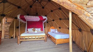 Romantic Tree House | Desk, laptop workspace, bed sheets - Paradise Eco Hub  (Itambira Island)