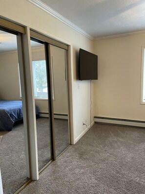 3 bedrooms, WiFi, bed sheets - Home on the Iron Range - sports wonderland (Virginia)