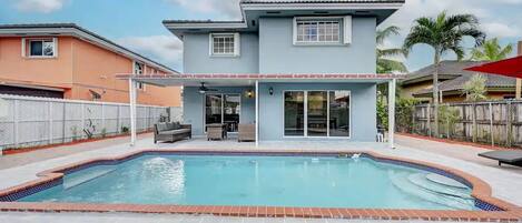 Piscine extérieure, piscine chauffée