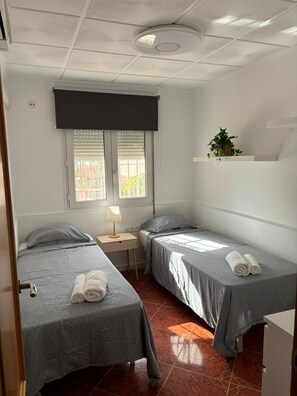 4 bedrooms, iron/ironing board, free WiFi, bed sheets