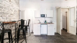 茶具/咖啡用具、冰箱、微波炉、炉灶