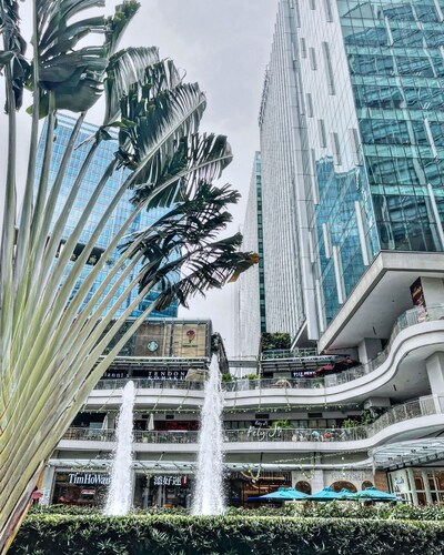 Blackjack Suite @ Uptown Parksuites T2 / 35th Flr